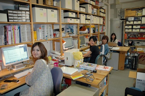 laboroom2010_1.jpg